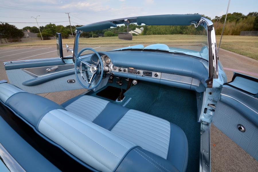 Интерьер Ford Thunderbird F-Code Special Supercharged (40) 1957 года  (фото 33 из 40)